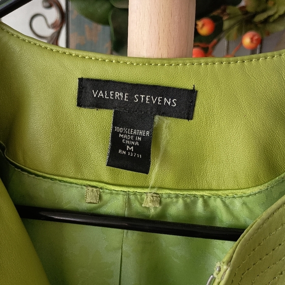 Valerie Stevens Green Apple 100% Leather Green Women's Jacket_Med - Picture 2 of 9